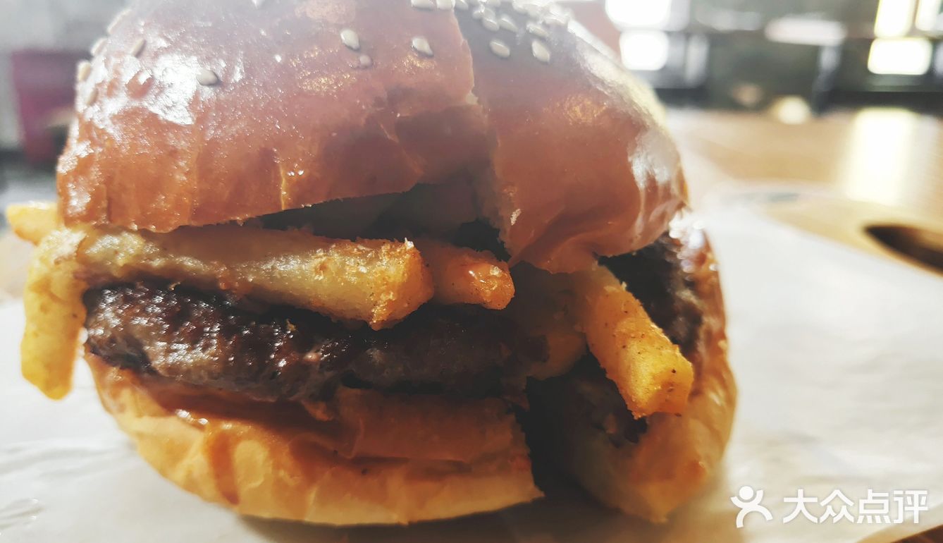 在悠航鲜啤品味屡获殊荣的明星薯条汉堡 