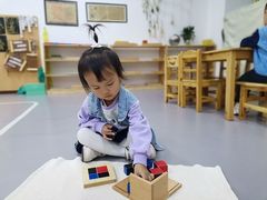 -宾果蒙特梭利托育儿童之家幼儿园(爱琴海店)