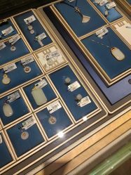 -北京七彩云南翡翠珠宝旗舰店(月坛店)