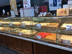 面包甜点陈列柜-清真全盛斋传统糕点(西羊市店)