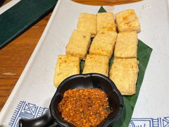 香煎石屏豆腐-云海肴·汽锅鸡·云南代表菜(天山百盛优客店)