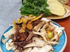-菌之家·专业纯野生菌火锅·特色炒菌
