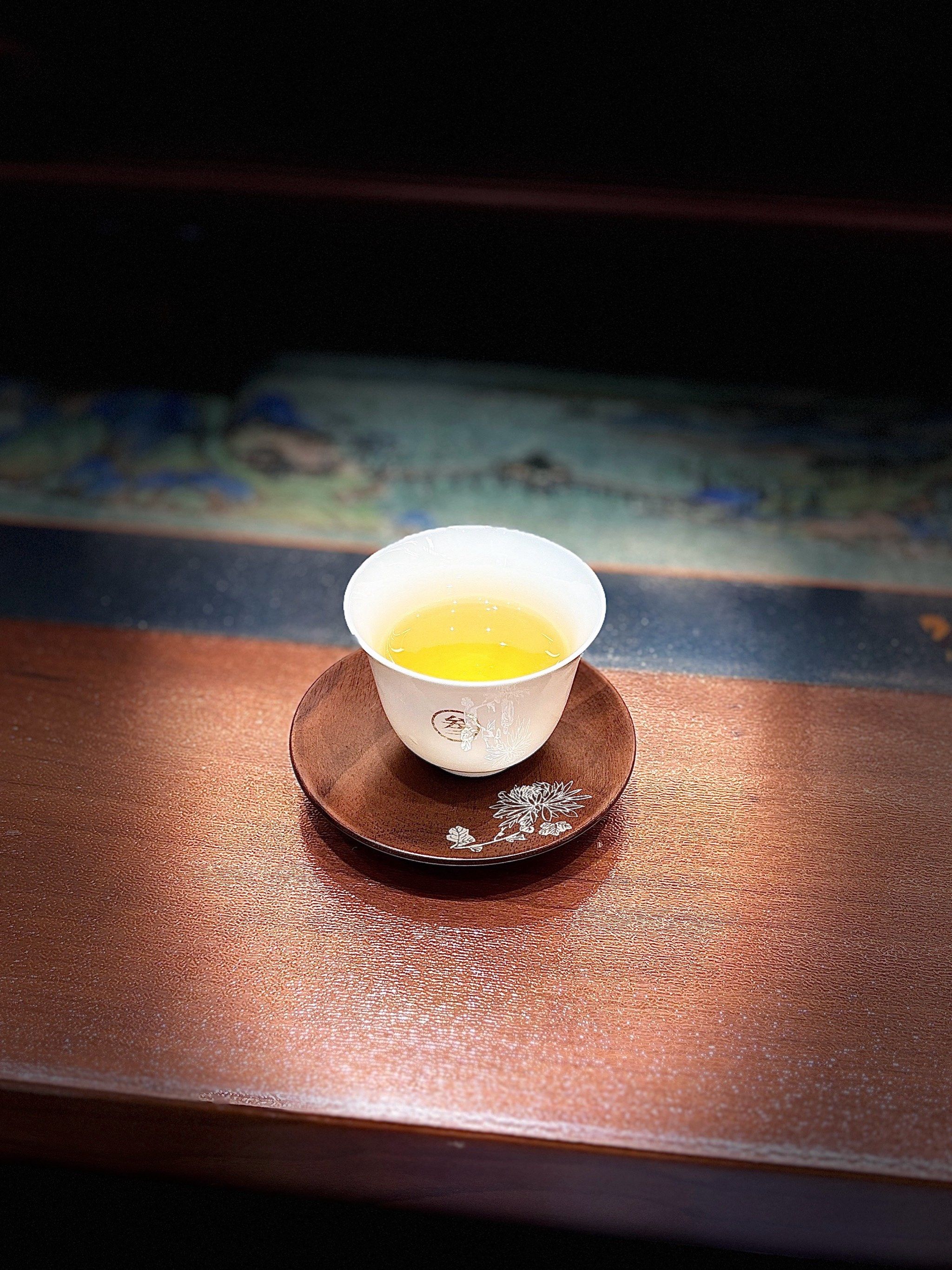 温杯烫盏 投茶注水 满室生香