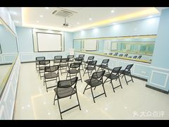 -首脑美容美发化妆美甲培训学校(长沙校区)