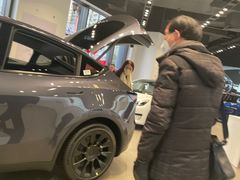 -TESLA 特斯拉(上海太古汇体验店)