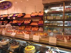 面包甜点陈列柜-老佛爷饼店