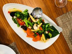 -Chom Cafe and Restaurant