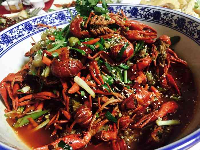 一品鲜火锅-"这边川菜不多,终于有一家不错的!有川菜和.