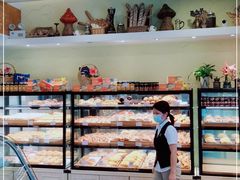 面包甜点陈列柜-可颂坊(中心书城店)