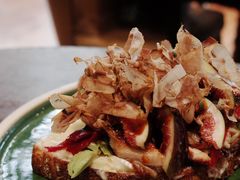 鳗鱼牛油果无花果全麦吐司-O'mills Sourdough Bakery&Bistro(永嘉路店)