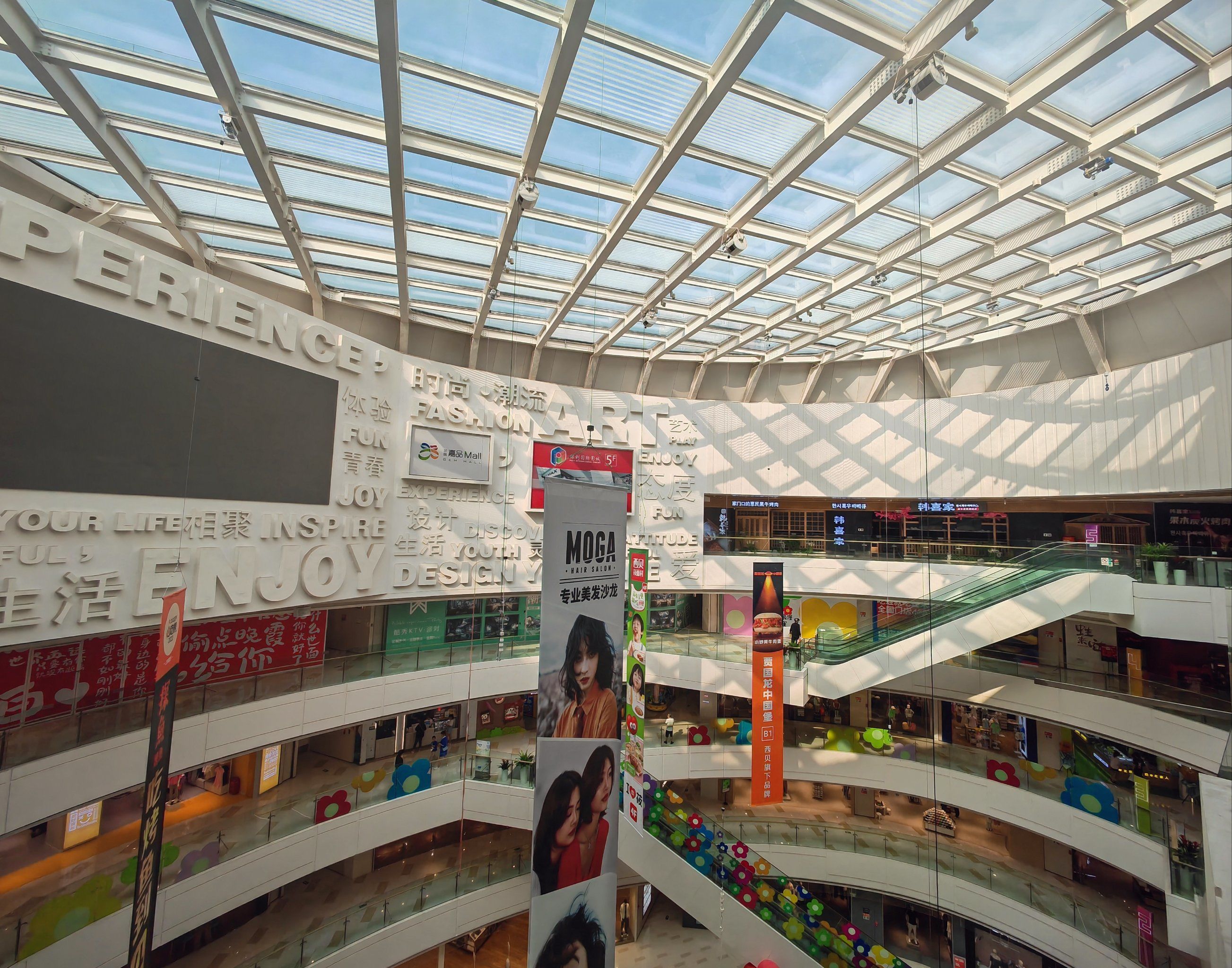 天天领红包 前两天去盒马,顺便逛逛金隅嘉品mall,发现现在餐饮生意真