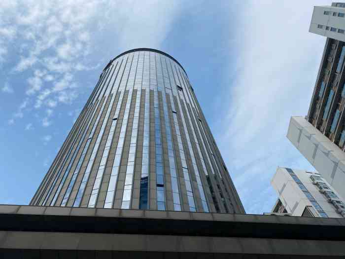 来伊份青年大厦(沪松公路店)