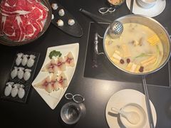 -鲜入唯煮·港式海鲜牛肉火锅(金宝街店)