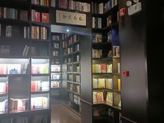 -钟书阁(松江泰晤士小镇店)