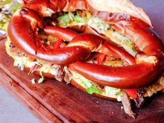 XXXL碱水面包猪肘三明治-Brotzeit博璨德国啤酒餐厅(亮马桥官舍店)