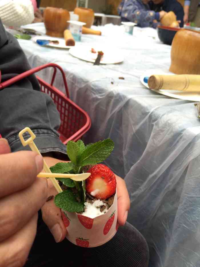 芝心草莓园-"刚走,很好的地方,老板娘台湾人,很有礼貌.