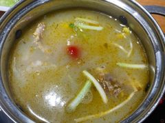 酸萝卜鸭汤锅-德香苑脆皮烤鸭·经典(爱融荟城店)