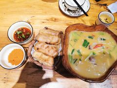 -老滇山寨•云南特色菜•地方菜•民族风情歌舞表演(金碧店)