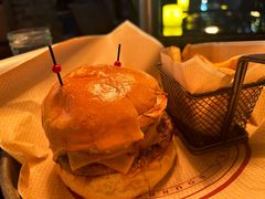 -BOURBON 玻本美式餐厅酒吧(虹桥新天地店)