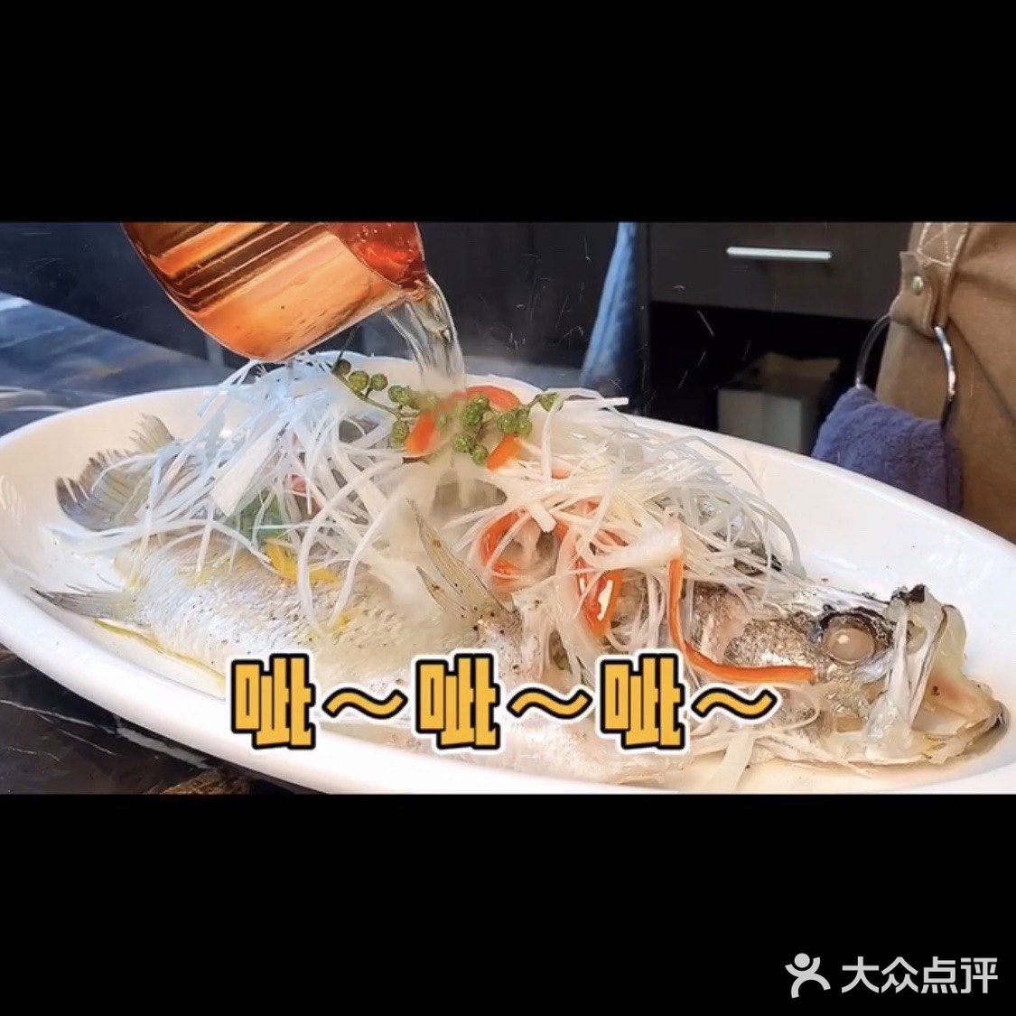 潜入小帅哥的家，让他做饭给你吃！