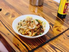 油泼肉酱面-小二面店