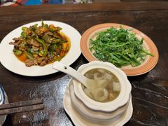 荷包蛋五花肉炒青椒-吃货私房菜(丽江束河古镇店)