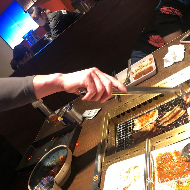 到就坐后服务女生及时的服务，无论是加料，换盘