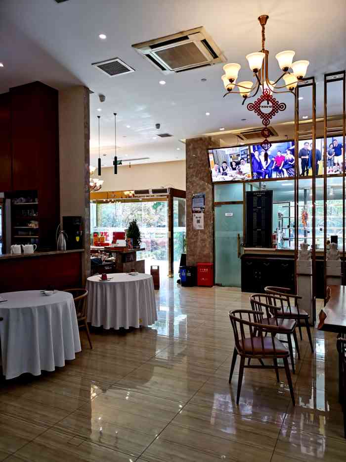 盛鸿楼酒店-"虾仁每次去必点的,酒酿圆子也是,其他菜也.