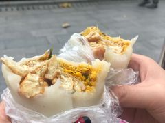 咸蛋黄加肉松年糕团-上海虹口糕团食品厂(茂名路店)