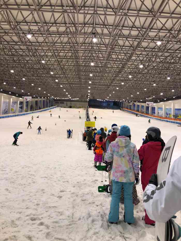 乔波冰雪世界-"离上海最近的滑雪室内滑雪场吧.本打算一家.
