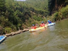 -安吉龙王山峡谷漂流