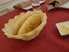 餐前面包加黄油-红房子西菜馆(淮海中路店)