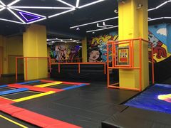 -爱蹦iBOON蹦床运动馆(江汉店)