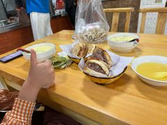 -闫家驴肉火烧(五四店)