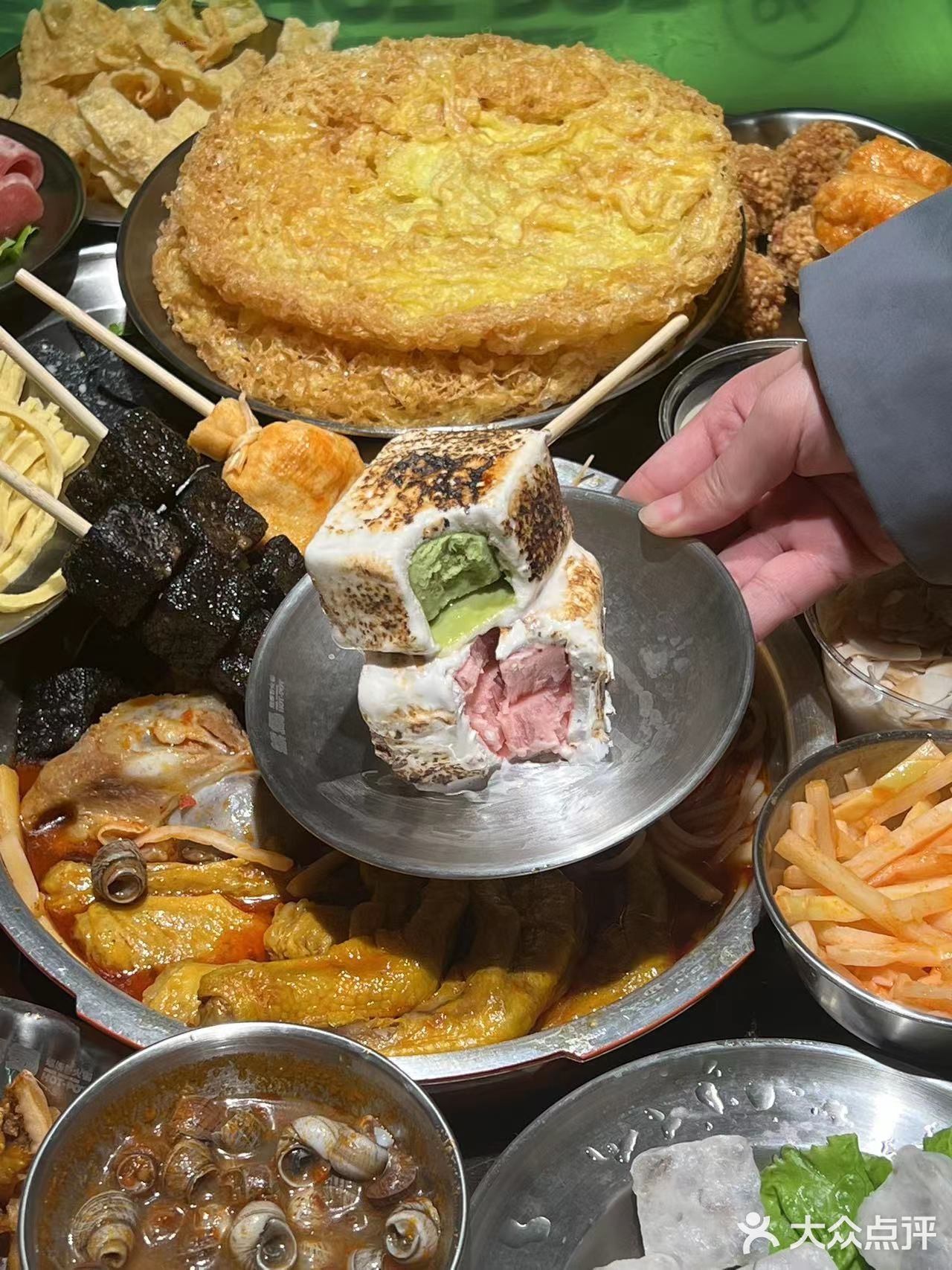 南昌首家冰淇淋烤棉花糖真的是绝绝子，脆脆的烤棉花糖