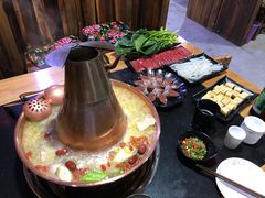 -果松木炭酸菜铜火锅·外婆参鸡汤