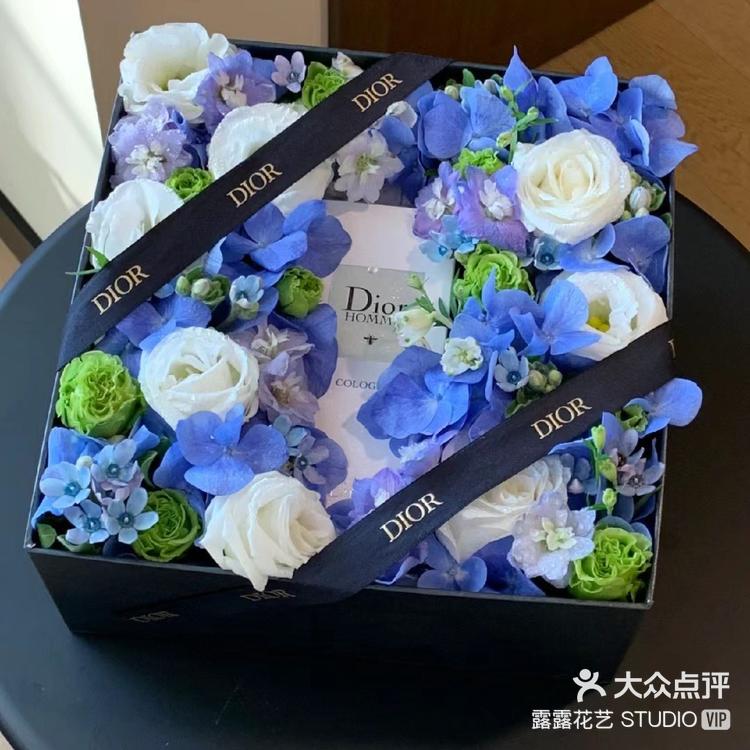 Dior玫瑰花礼盒图片