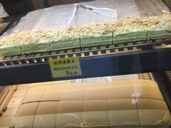 新西兰奶油巴旦木-鲍师傅糕点(江苏路店)