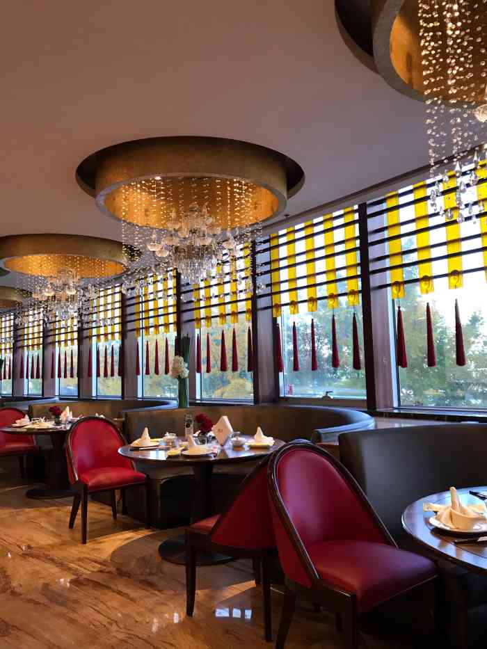 俏江南(腾达大厦店)-"交通方便 口味相当可以的一家店,装修感觉.