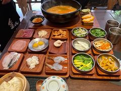 -银米·云南传统过桥米线(双廊黑金冠店)