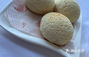 Snow Mountain Crispy Roast Pork Bun