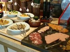 自助取餐区-大中华希尔顿酒店-念自助餐·嗨啤·小龙虾