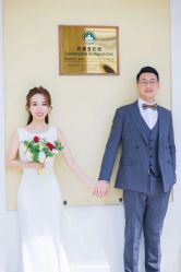 -现代经典婚纱摄影