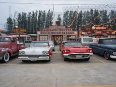 -席娜卡琳火车铁道夜市