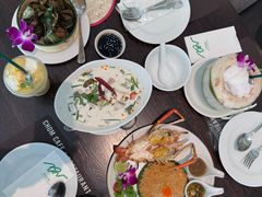 -Chom Cafe and Restaurant