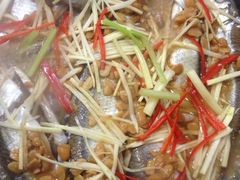 豆酱杂鱼煲-郑厨私房菜