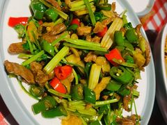 野山椒炒牛肉-老郑家东北春饼(龙悦居店)