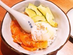 牛油果三文鱼盖饭-鸟鸣门屋台料理(金帝银泰店)