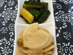 秘制爽口小菜-八两八金·莱芜特色炒鸡(漳浦路店)
