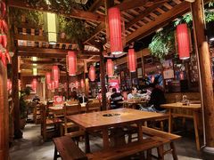 大堂-野山舂·贵州现舂酸汤火锅(鸿通城店)